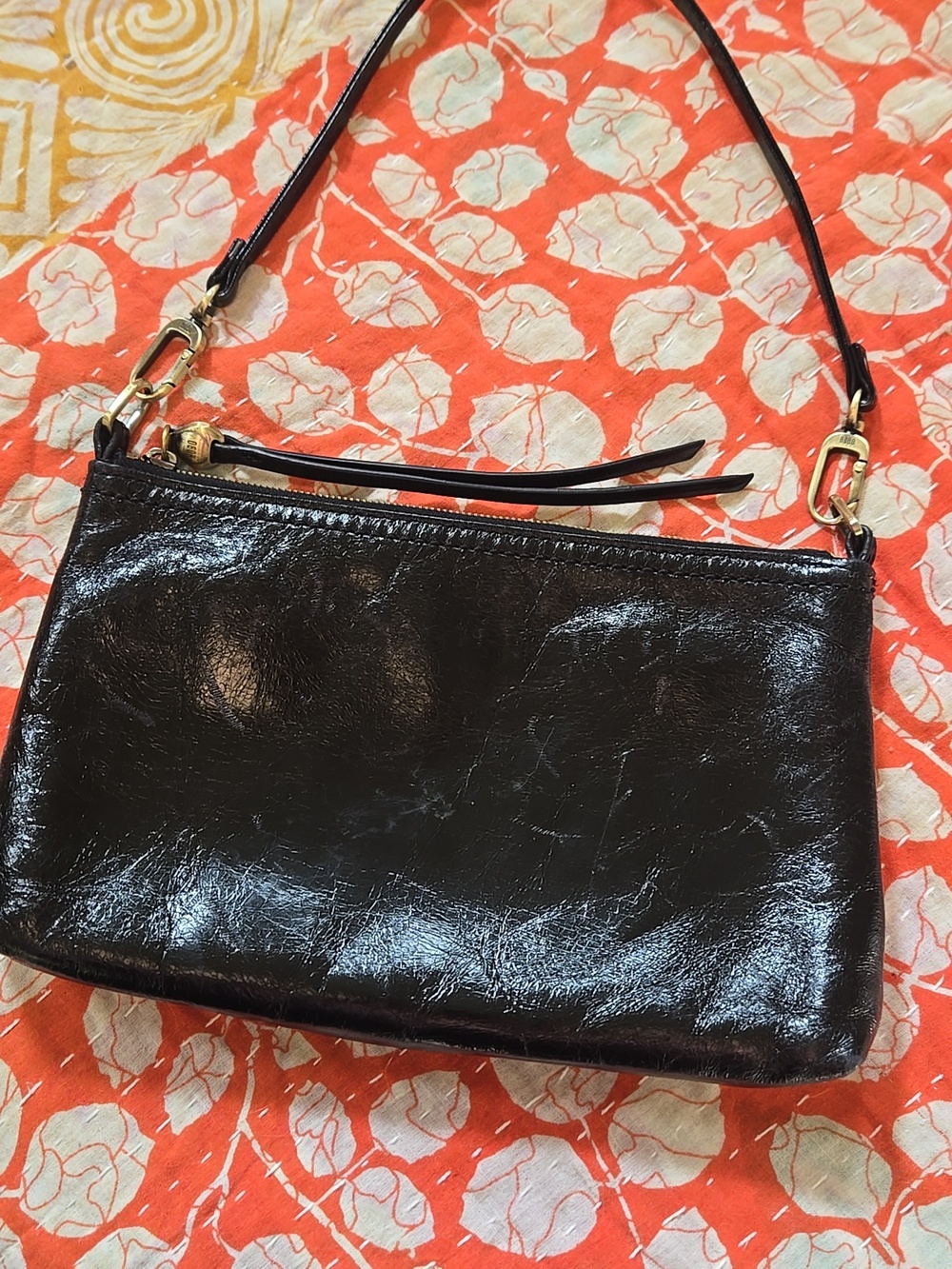 HOBO Darcy Convertible Wristlet - Picture 7 of 13